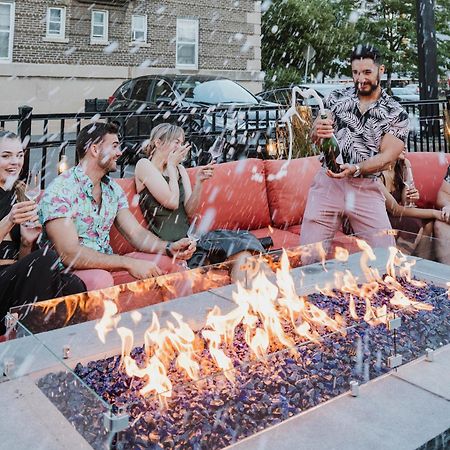 Voco Niagara Falls - The Cadence By Ihg Eksteriør billede The patio at the 2019 Toronto International Film Festival