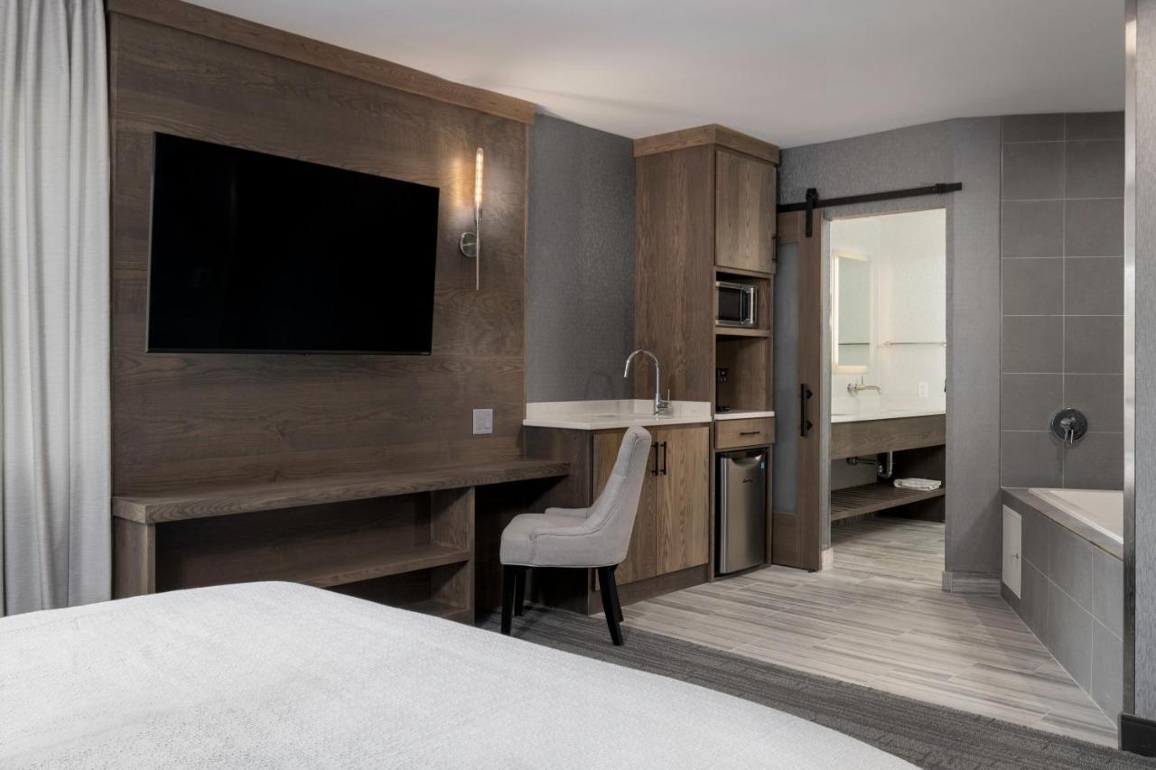 Voco Niagara Falls - The Cadence By Ihg Eksteriør billede A guest room at the Hilton Garden Inn in San Francisco