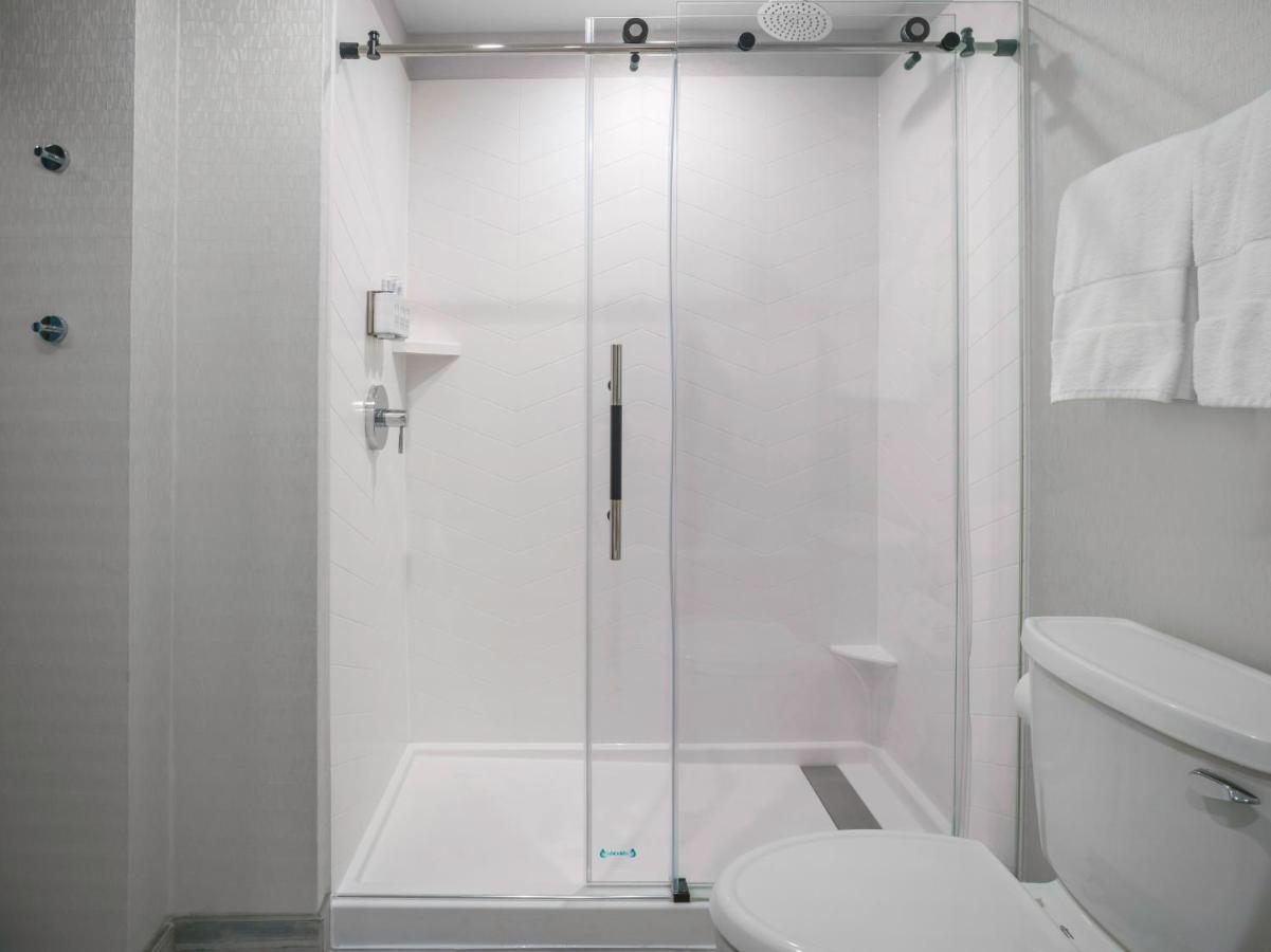 Voco Niagara Falls - The Cadence By Ihg Eksteriør billede A shower stall
