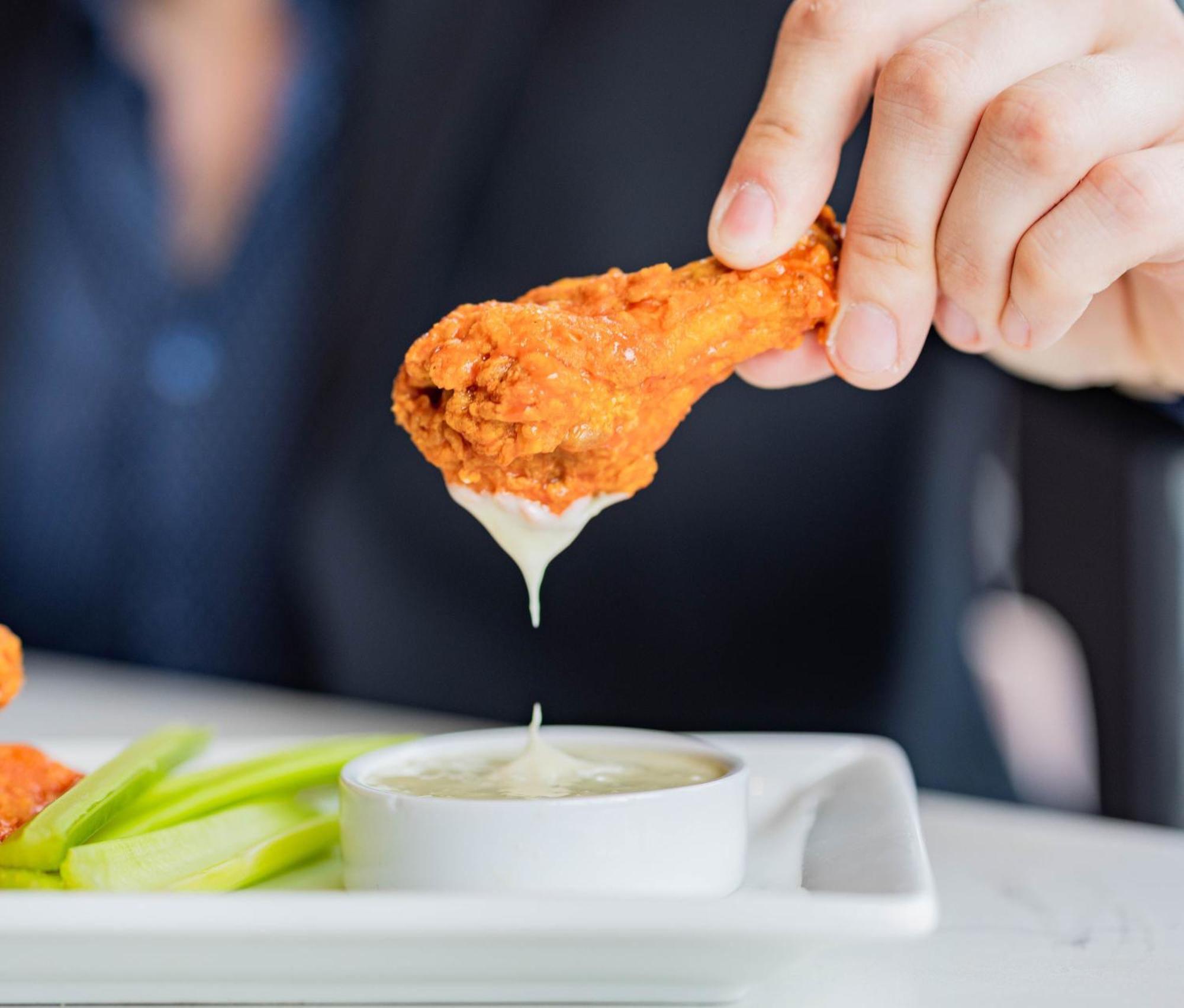 Voco Niagara Falls - The Cadence By Ihg Eksteriør billede Buffalo chicken wings